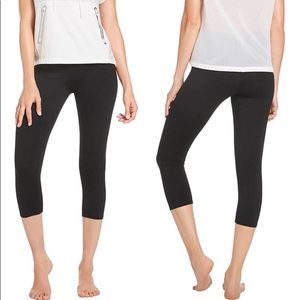 Fabletics cropped all black basic yoga pants!